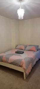 a bedroom with a bed in a room at Stunning 2-Bed Apartment near Colindale Station in Hendon