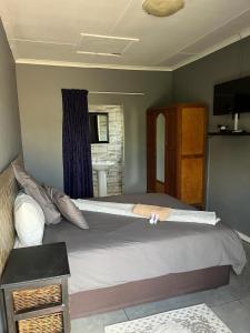 מיטה או מיטות בחדר ב-Balfour Lodge