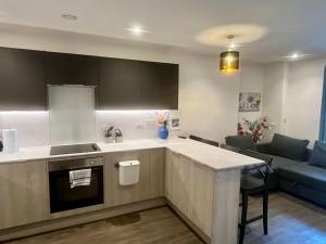 A kitchen or kitchenette at Poole Quay Getaway