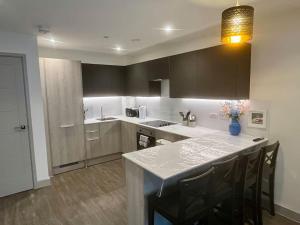 A kitchen or kitchenette at Poole Quay Getaway