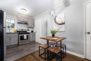 a kitchen with a wooden table and chairs in it at King Bed Apt in West Hartford - Sleep 04 in Great Neighborhood in West Hartford