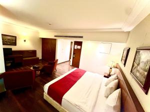 Voodi või voodid majutusasutuse King Suites Hotel toas