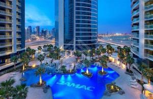 Fotografie z fotogalerie ubytování White Sage - Glamorous & Spacious 2BR at DAMAC Paramount Towers v Dubaji
