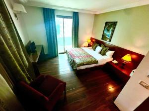 Voodi või voodid majutusasutuse King Suites Hotel toas