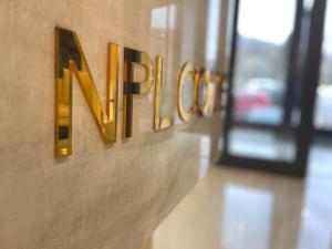 Certificato, attestato, insegna o altro documento esposto da Hotel NPL CODE