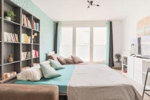 a bedroom with a large bed with pillows on it at Appartement neuf Disney-Paris in Bonneuil-sur-Marne