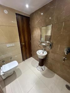 a bathroom with a sink and a toilet at THE LUXURY PLATINUM INN --Luxury Deluxe Rooms -- Chandigarh Road in Ludhiana