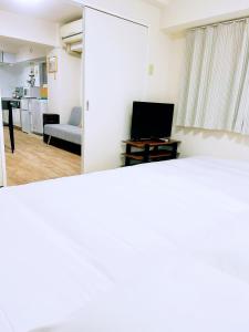 Uma televisão e/ou sistema de entretenimento em 交通便利 山手線池袋駅 徒歩6分 東池袋駅徒歩3分 2~5人 エレベーター WIFI 新宿/渋谷/銀座/築地/浅草/原宿近い！