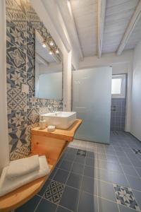 a bathroom with a sink and a shower at Villa Kalimera swimming pool Pitsidia Matala Komos in Pitsidia