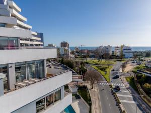 vista de uma cidade a partir de um edifício em Breathtaking Coral Ocean View Apartment at OA em Portimão