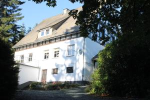 a white house with a gambrel roof at Haus Dupont in Winterberg