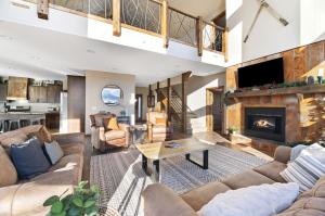 a living room with couches and a fireplace at THE DEADWOOD DREAM in South Dakota in Sturgis