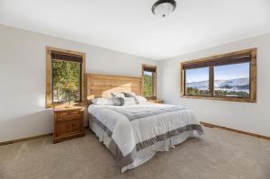 a bedroom with a large bed and two windows at THE DEADWOOD DREAM in South Dakota in Sturgis