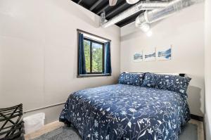 a bedroom with a bed and a window at Crate Escape at Terry Peak in Lead
