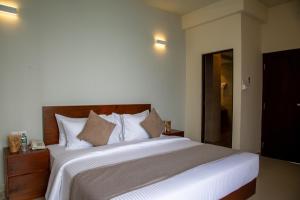 Postel nebo postele na pokoji v ubytování Marine Suites