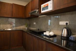 Kuchyň nebo kuchyňský kout v ubytování Marine Suites