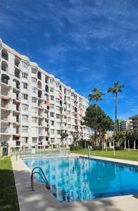 a large apartment building with a large swimming pool at Rymlig lägenhet för 7,8 persons in Los Boliches, Fuegirola in Fuengirola