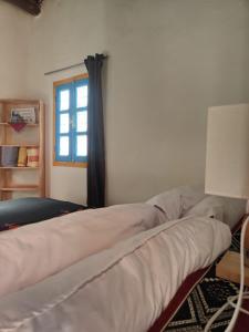 Ένα ή περισσότερα κρεβάτια σε δωμάτιο στο Maison d'hôtes Retour Au Calme