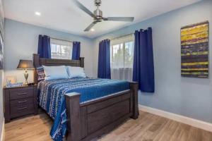 a bedroom with a bed and a ceiling fan at Grapevine Historic District ! New Remodel in Grapevine