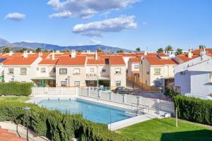 a villa with a swimming pool in a suburb at Casa Venus in Salobreña