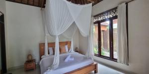 Postel nebo postele na pokoji v ubytování Pandawa Villas Ubud