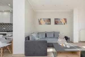 a living room with a couch and a table at Villa Tarsis Apartment in Kołobrzeg by Rent like home in Kołobrzeg