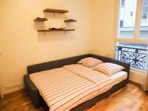 A bed or beds in a room at Appartement Petits Champs
