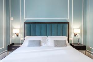 Postel nebo postele na pokoji v ubytování Glimpse Hotel