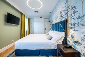 Postel nebo postele na pokoji v ubytování Glimpse Hotel