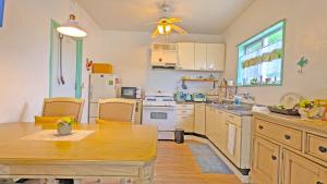 Kuchyň nebo kuchyňský kout v ubytování beach house Cg7p