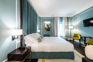 Postel nebo postele na pokoji v ubytování Glimpse Hotel