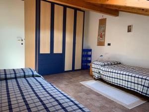 Ένα ή περισσότερα κρεβάτια σε δωμάτιο στο Casa in pietra in collina