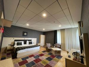 Postel nebo postele na pokoji v ubytování Badam d'Art Boutique Hotel