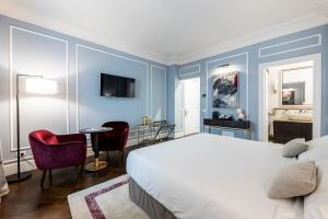 TV a/nebo společenská místnost v ubytování Glimpse Hotel