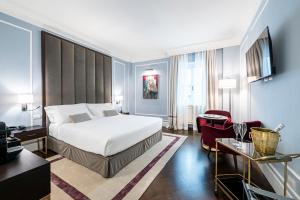 Postel nebo postele na pokoji v ubytování Glimpse Hotel