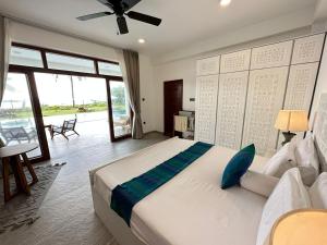 A bed or beds in a room at Sea Star Boutique Hotel