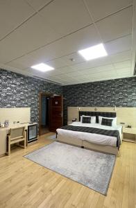 Postel nebo postele na pokoji v ubytování Badam d'Art Boutique Hotel