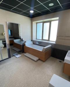 Postel nebo postele na pokoji v ubytování Badam d'Art Boutique Hotel