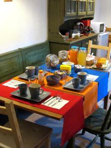 Jedlo v ubytovaní bed & breakfast alebo blízkom okolí