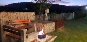 Nespecifikovaný výhled na hory nebo výhled na hory při pohledu z prázdninového domu