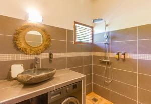 a bathroom with a sink and a shower at Villa Marie - Habitation Saint Charles in Petit-Bourg