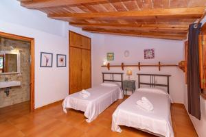 Postel nebo postele na pokoji v ubytování Villa Pi Tort by Sealand Villas + 31 fotografií