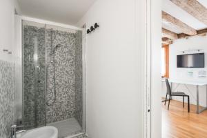 Ванная комната в Goodwind Venice Apartments
