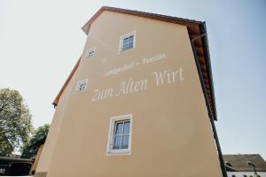 a building with a sign on the side of it at Zum Alten Wirt in Mauern