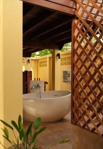 Phòng tắm tại BANYASAMUI Wooden House, Sauna, Cold & Hot Bath in Koh Samui +47 ảnh