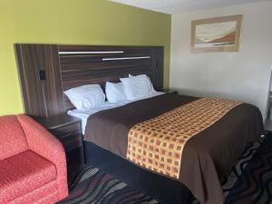 A bed or beds in a room at Blue Stone Inn