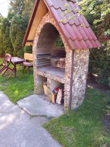 a small brick oven with a red roof at DOM do wynajęcia Kruszewnia/Morąg in Morąg