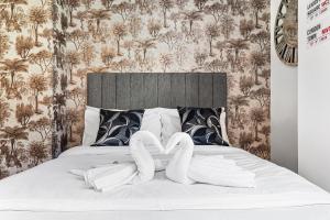 Postel nebo postele na pokoji v ubytování Central London Luxury, Relaxing Apartment! 2 Mins from Paddington Station!