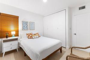 Ένα ή περισσότερα κρεβάτια σε δωμάτιο στο Bright and Stylish Apt in Las Olas Blvd Victoria Park +29 φωτογραφίες