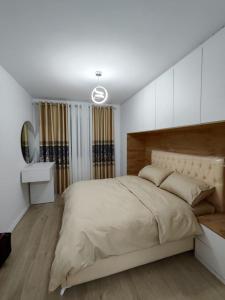 Posteľ alebo postele v izbe v ubytovaní Comfy Elbasan Apartment
